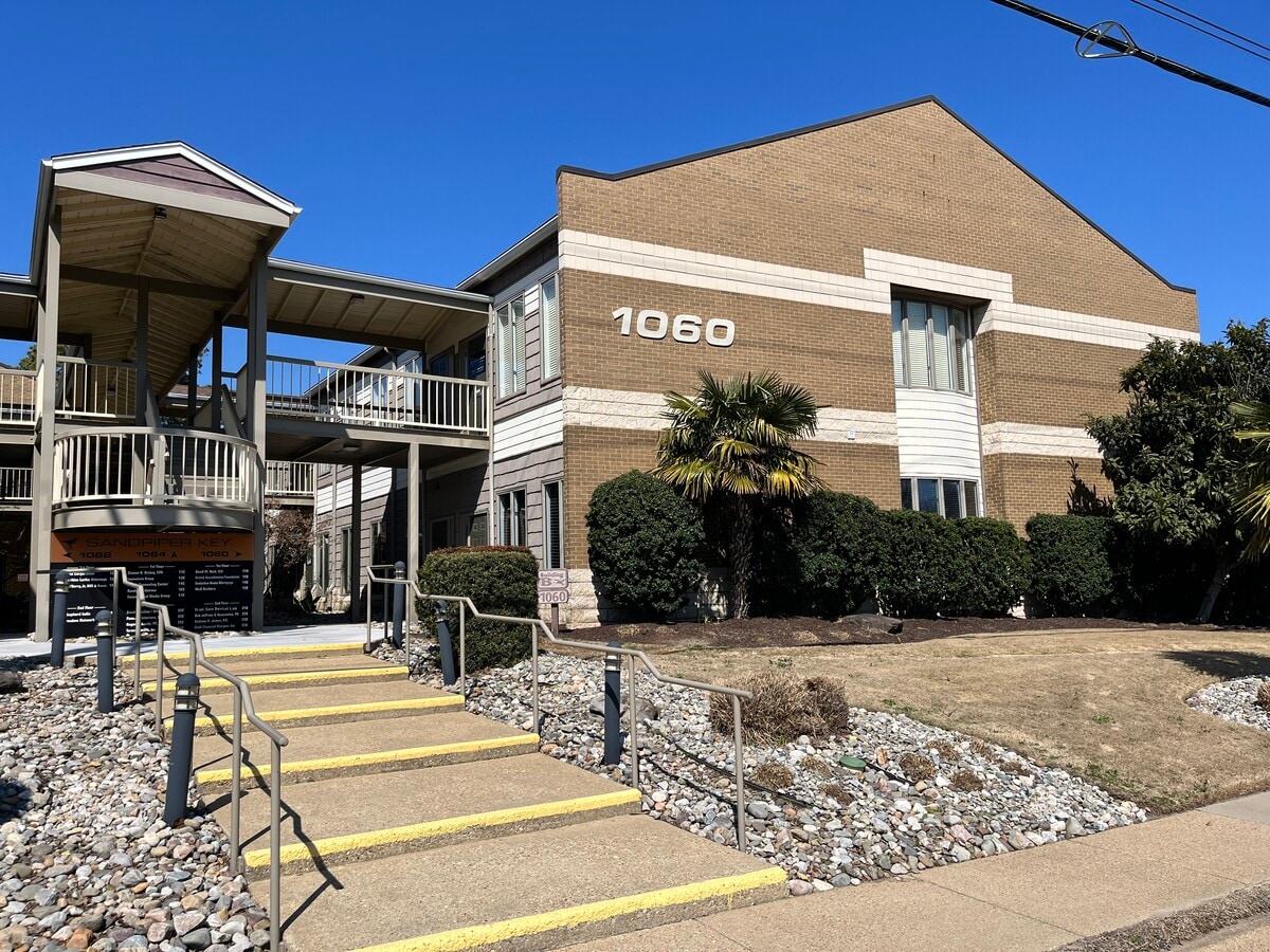 1060-1064 Laskin Rd, Virginia Beach, VA 23451 - Lot 14B -  - Photo intérieure - Image 1 of 6