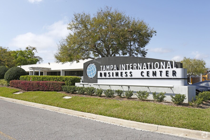 5301 W Idlewild Ave, Tampa, FL à louer - Photo de l’immeuble – Image 2 sur 8