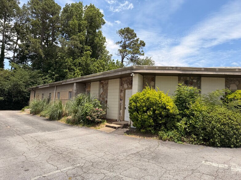 1610 Lavista Rd NE, Atlanta, GA à louer - Photo de l’immeuble – Image 3 sur 12