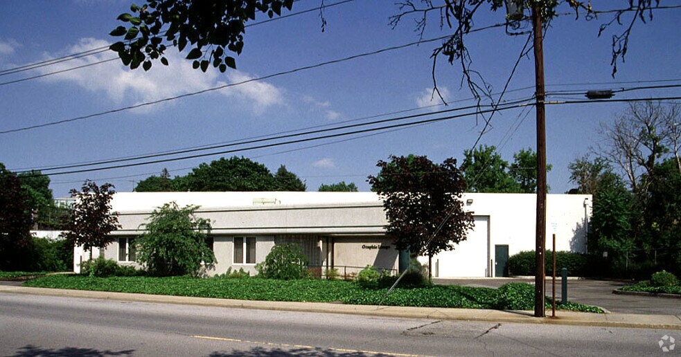 110 Cherry Valley Ave, West Hempstead, NY à vendre - Photo principale – Image 1 sur 4