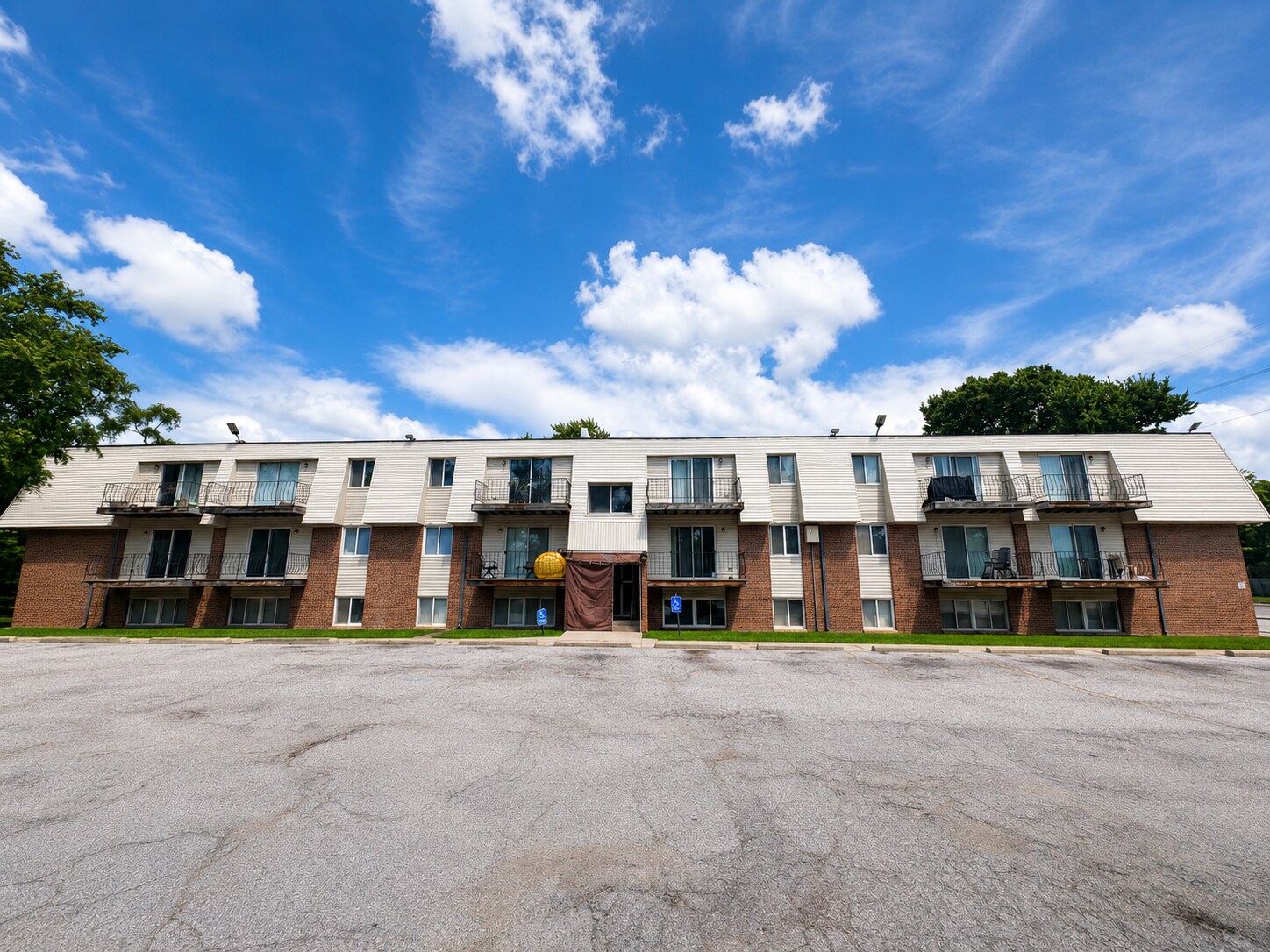 7810 Blondo St, Omaha, NE à vendre Photo de l’immeuble– Image 1 sur 10