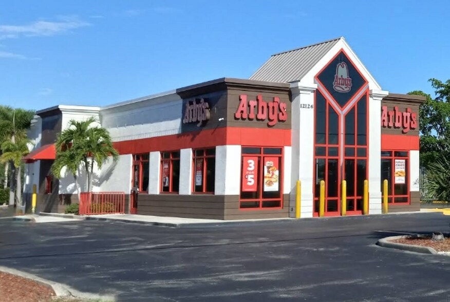 12126 S Cleveland Ave, Fort Myers, FL à louer - Photo principale – Image 1 sur 4