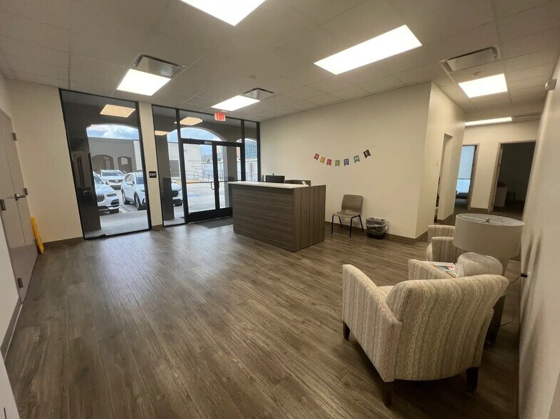5215 Essen Ln, Baton Rouge, LA à louer - Photo de l’immeuble – Image 2 sur 14
