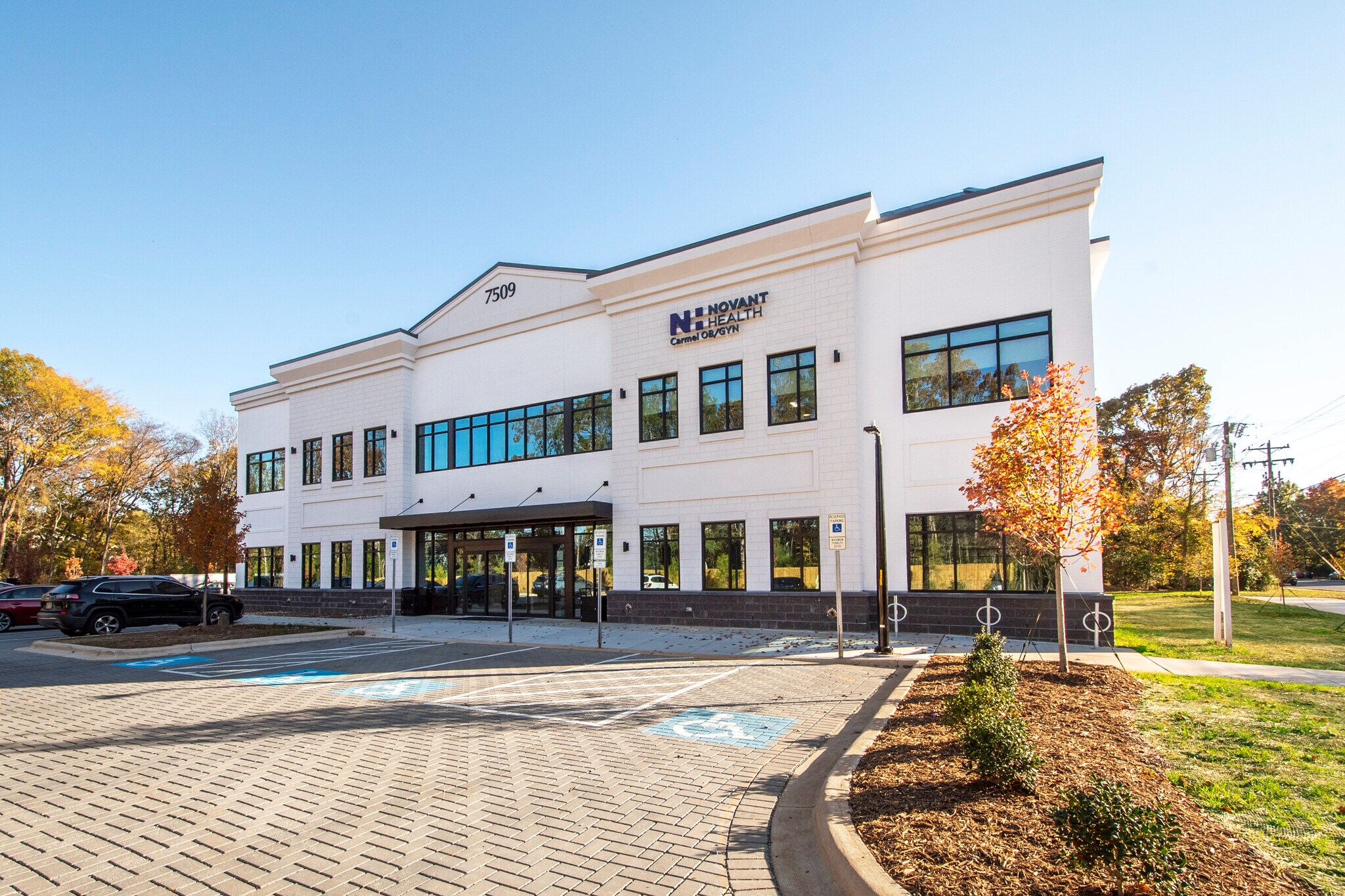 7509 Providence Rd, Charlotte, NC à louer Photo de l’immeuble– Image 1 sur 7