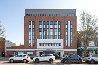 Plus de détails pour 88-102 High St, Waltham Cross - Local commercial à louer