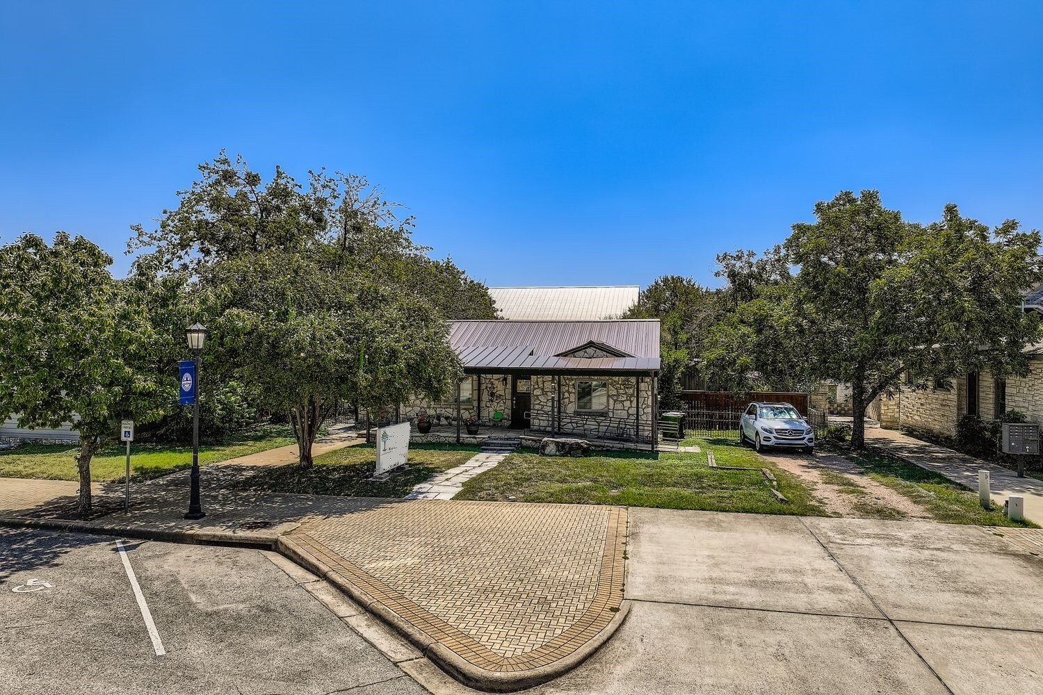 405 W Main St, Round Rock, TX à louer Photo de l’immeuble– Image 1 sur 40
