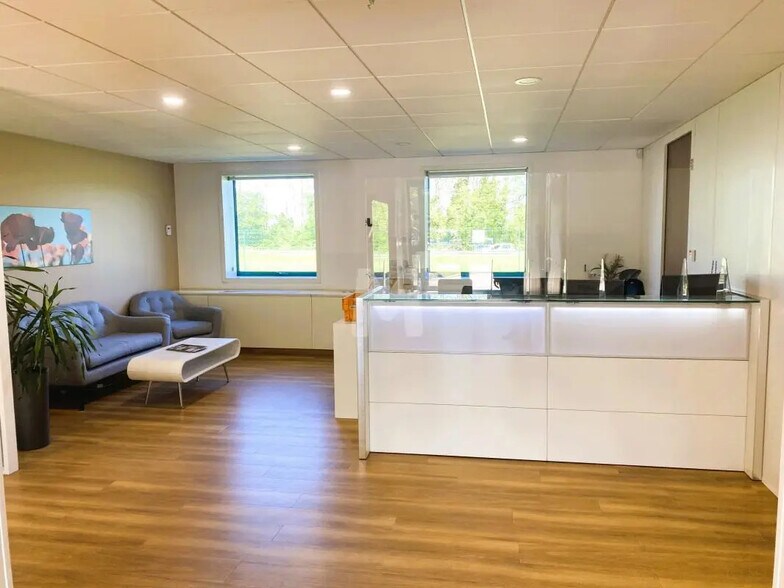 Bureau dans Évry-Courcouronnes à louer - Photo de l’immeuble – Image 3 sur 10