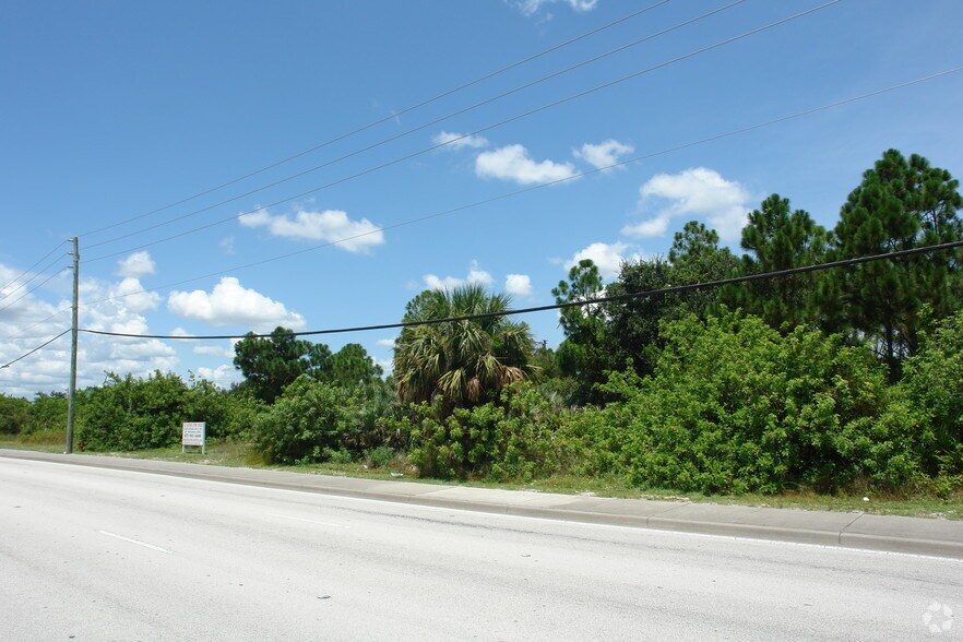 541-581 SW Port St Lucie Blvd, Port Saint Lucie, FL à vendre - Photo principale – Image 1 sur 15