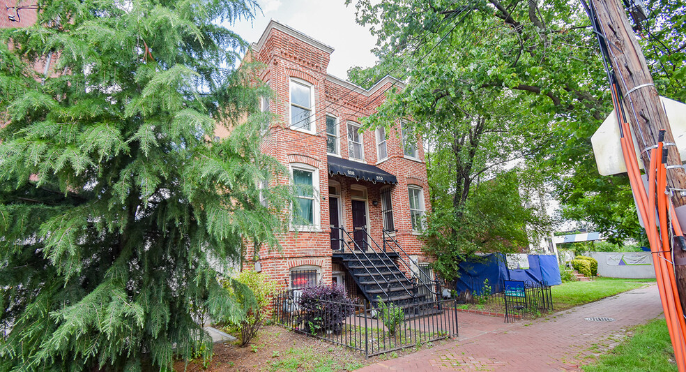 808-810 L St SE, Washington, DC à vendre - Photo de l’immeuble – Image 2 sur 3