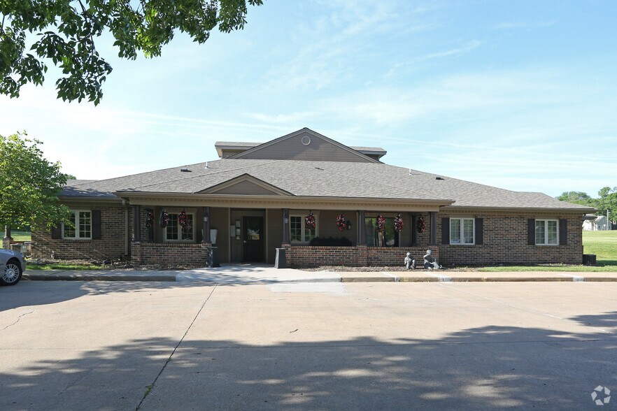 105 E Amity St, Louisburg, KS à louer - Photo principale – Image 1 sur 7