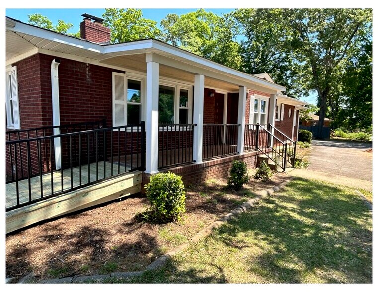 1934 N Pleasantburg Dr, Greenville, SC à louer - Photo principale – Image 1 sur 25