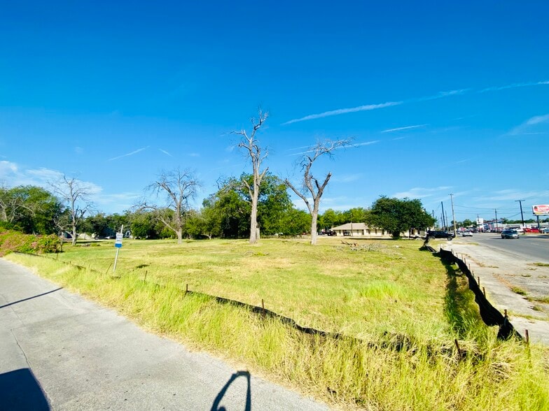 650-664 S Seguin Ave, New Braunfels, TX à vendre - Photo de l’immeuble – Image 3 sur 51