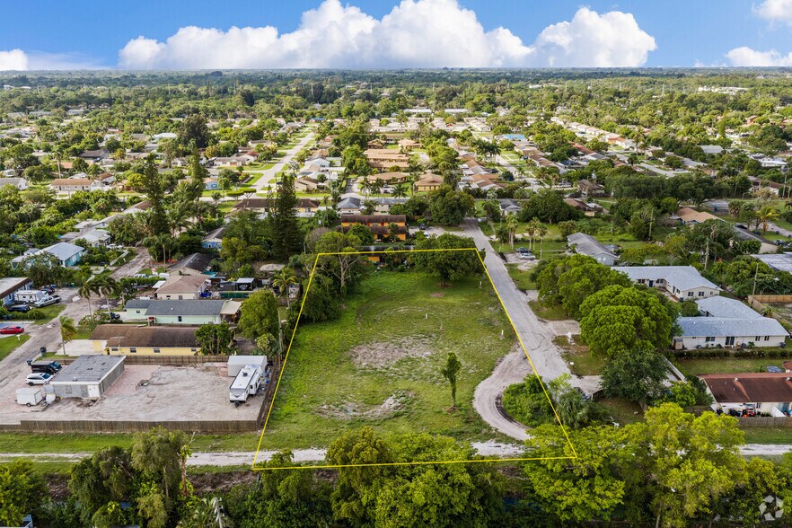 4160 42nd Avenue South, Lake Worth Beach, FL à vendre - Photo de l’immeuble – Image 1 sur 22