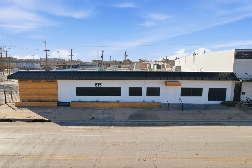 815 Pennsylvania Ave, Fort Worth, TX à louer - Photo de l’immeuble – Image 2 sur 13