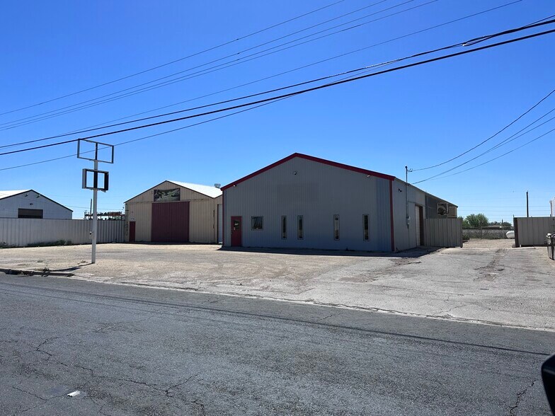 1714 E 2nd St, Odessa, TX à louer - Photo de l’immeuble – Image 2 sur 6