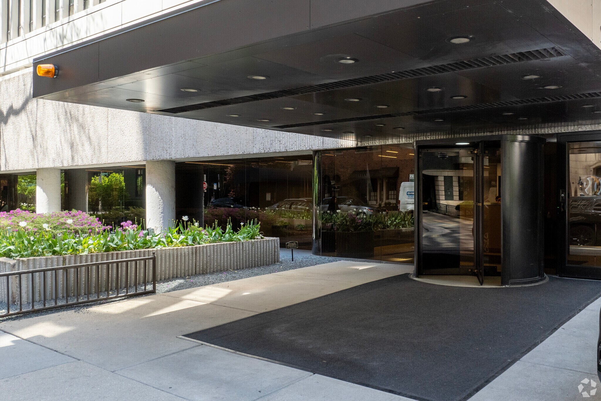 200 E Delaware Pl, Chicago, IL à vendre Photo de l’immeuble– Image 1 sur 7