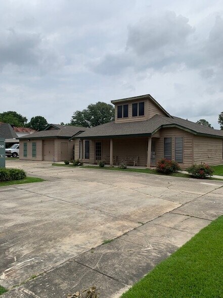 13953 Perkins Rd, Baton Rouge, LA à louer - Photo principale – Image 1 sur 6