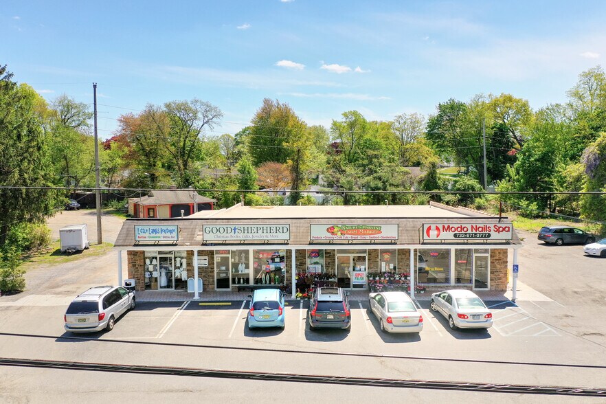 34 Leonardville Rd, Belford, NJ à vendre - Photo de l’immeuble – Image 2 sur 4