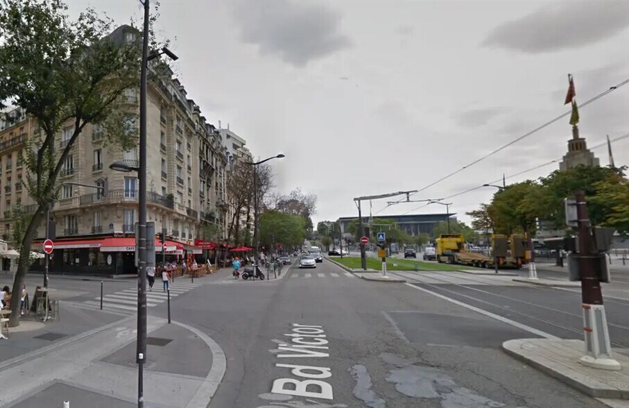 Local commercial dans Paris à louer - Photo de l’immeuble – Image 2 sur 2