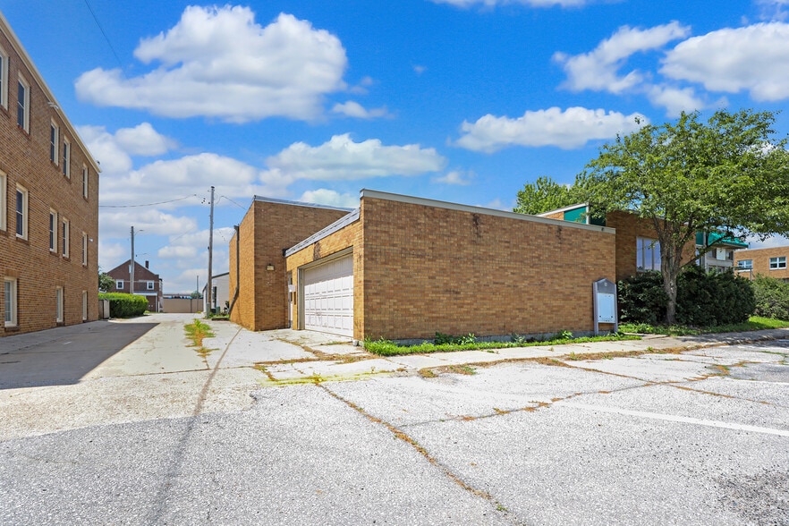 321 E 3rd St N, Newton, IA à vendre - Photo de l’immeuble – Image 3 sur 25