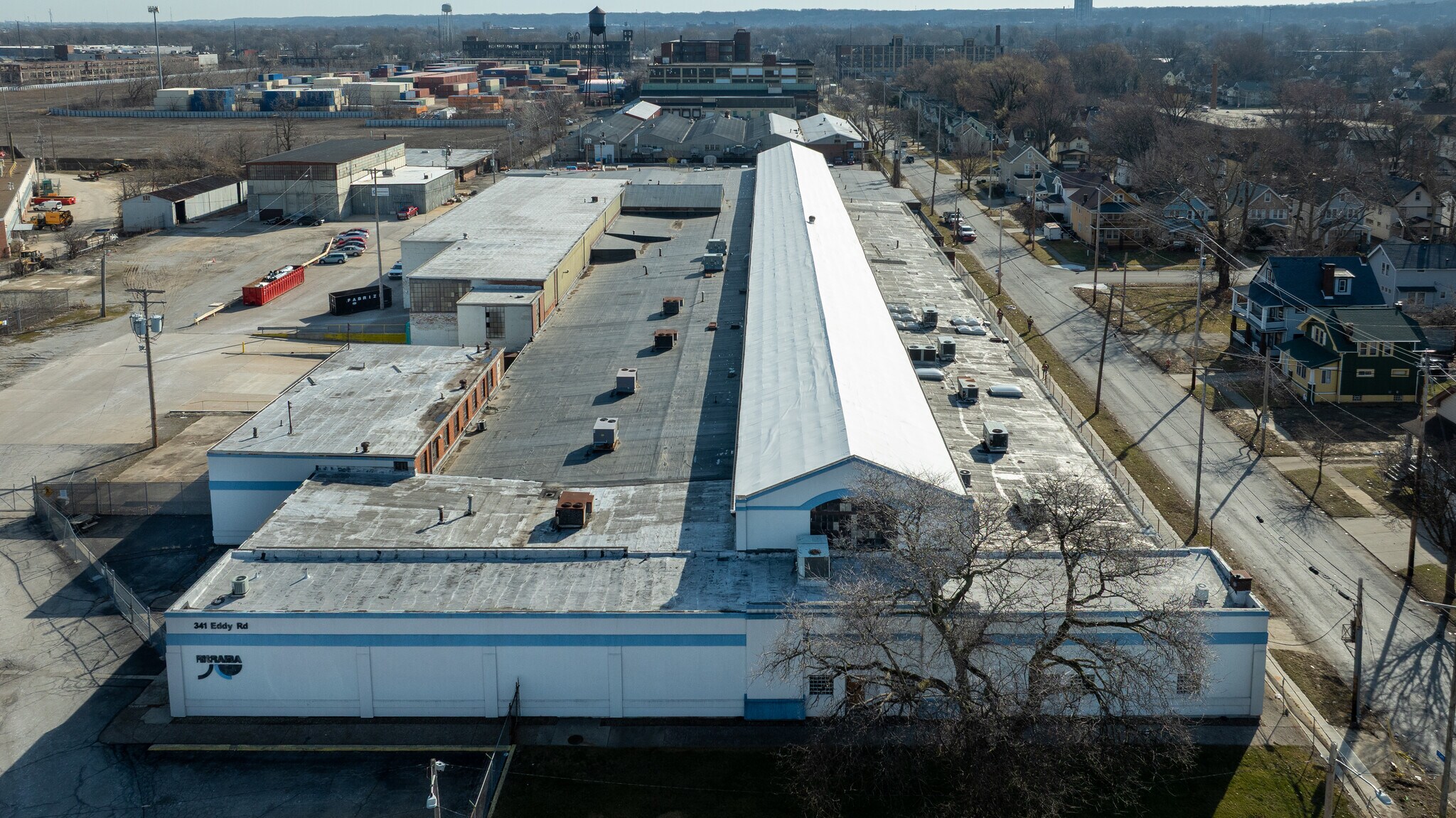 323-341 Eddy Rd, Cleveland, OH à louer Photo de l’immeuble– Image 1 sur 4
