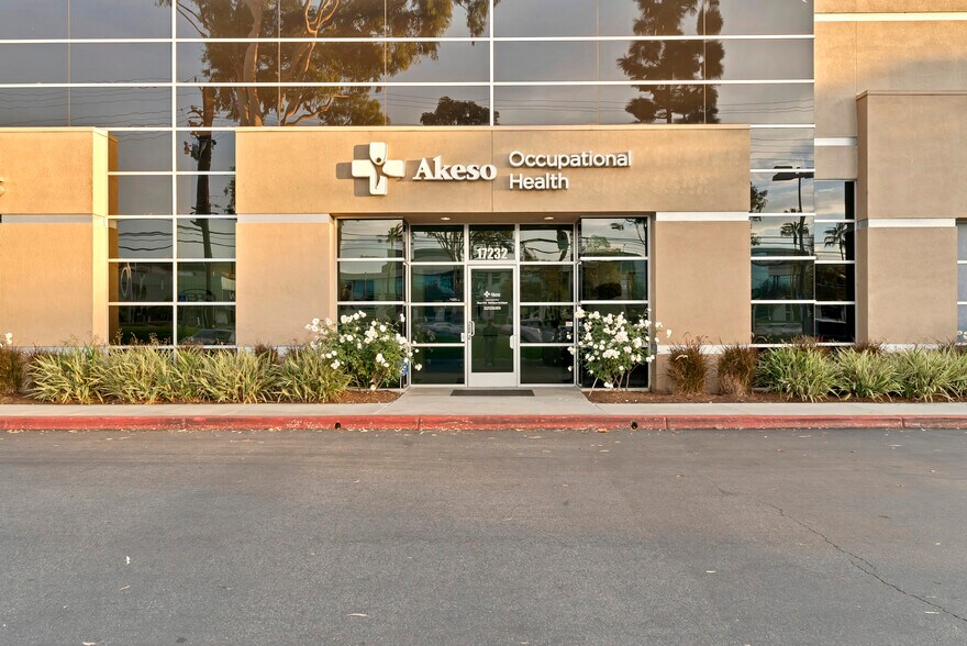 17232 Red Hill Ave, Irvine, CA à louer - Photo de l’immeuble – Image 1 sur 50