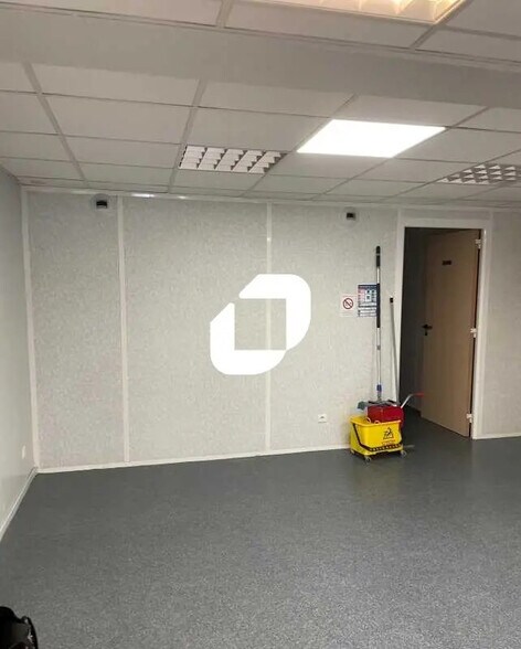 Bureau dans Genay à louer - Photo de l’immeuble – Image 3 sur 11