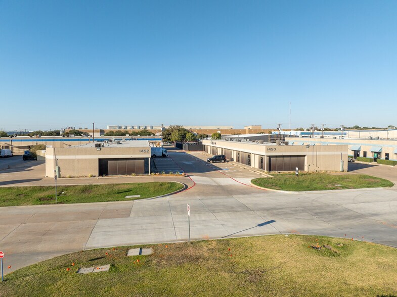 1452 Halsey Way, Carrollton, TX à vendre - Photo de l’immeuble – Image 3 sur 3