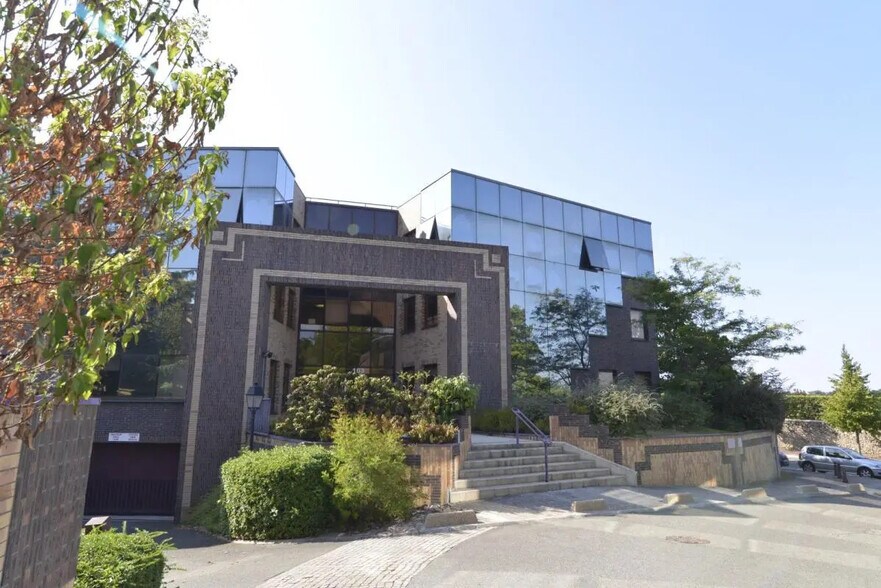 Bureau dans Saint-Germain-en-Laye à louer - Photo de l’immeuble – Image 1 sur 29