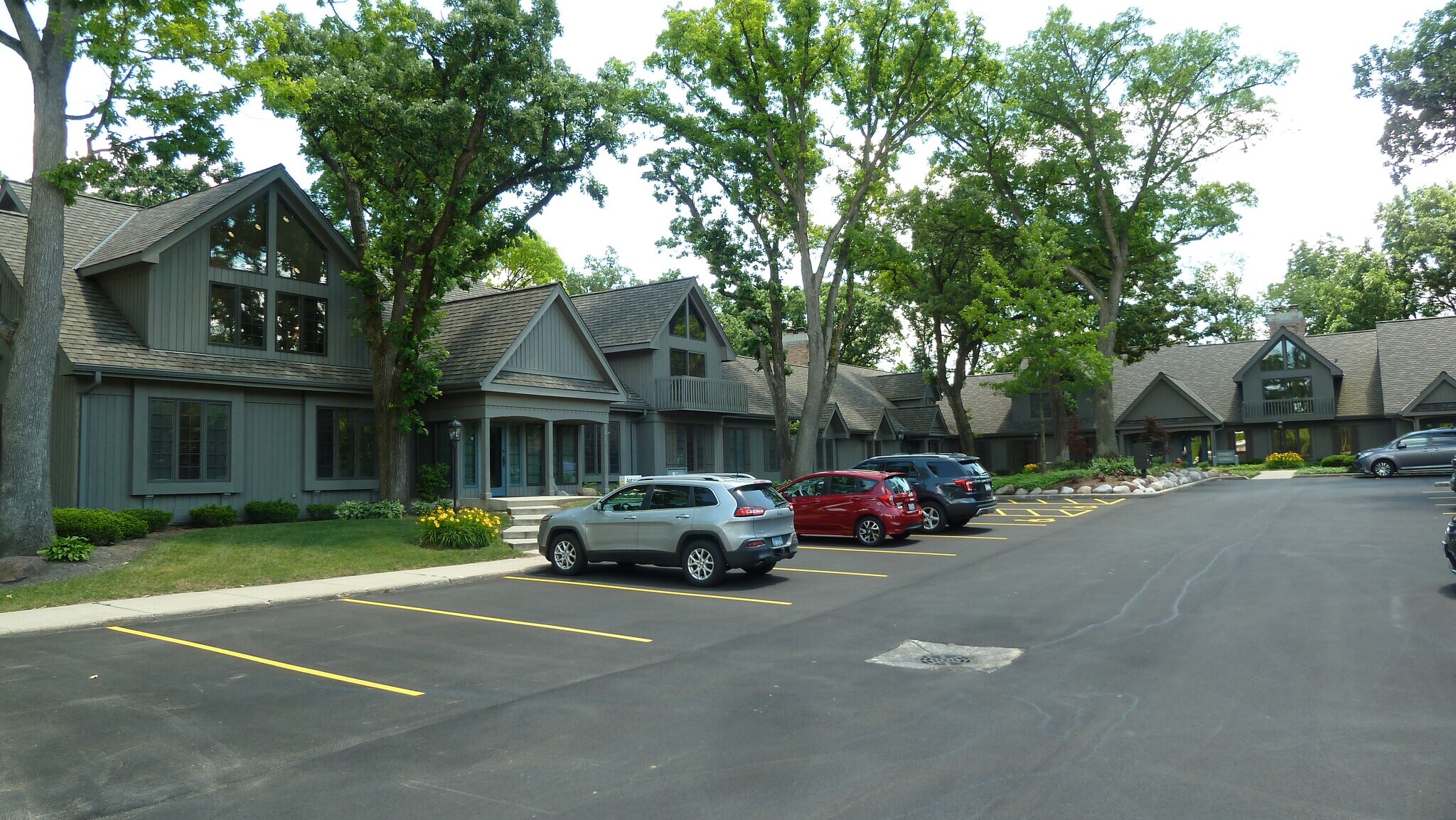 475 W Terra Cotta Ave, Crystal Lake, IL à louer Photo de l’immeuble– Image 1 sur 8