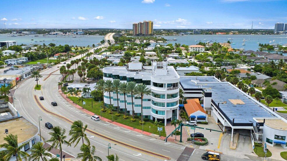 2655 N Ocean Dr, Riviera Beach, FL à louer - Photo de l’immeuble – Image 3 sur 30