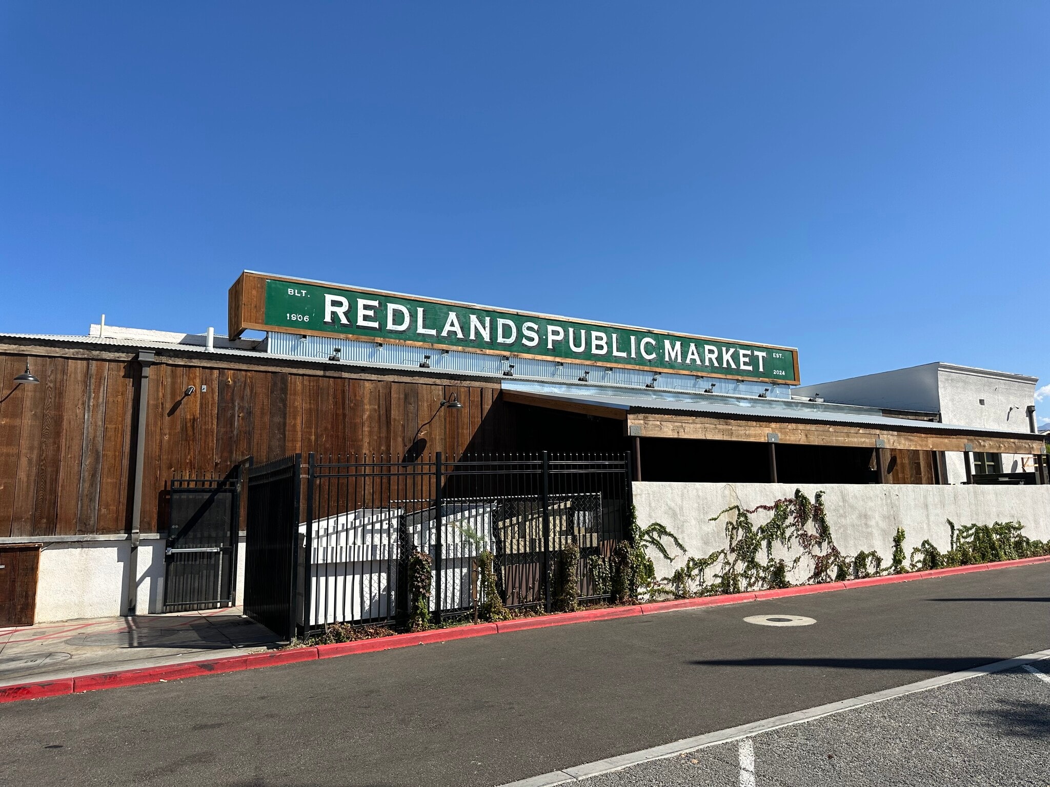 330 3rd St, Redlands, CA à louer Photo intérieure– Image 1 sur 11