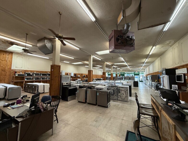 122 W 7th St, Hanford, CA à vendre - Photo intérieure – Image 3 sur 12