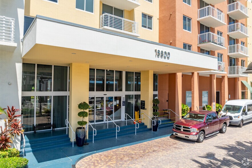 18800 NE 29th Ave, Aventura, FL à louer - Photo de l’immeuble – Image 3 sur 5