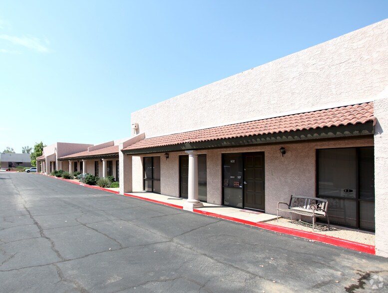 7702 E Gray Rd, Scottsdale, AZ à louer - Photo de l’immeuble – Image 2 sur 2