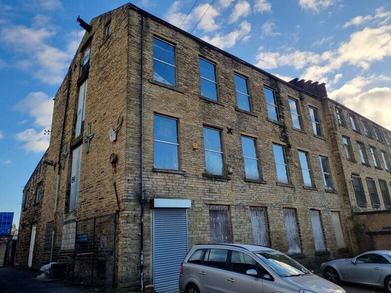 110 Harris St, Bradford à vendre - Photo de l’immeuble – Image 3 sur 9