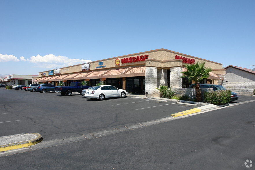 5920 W Flamingo Rd, Las Vegas, NV à louer - Photo de l’immeuble – Image 1 sur 9