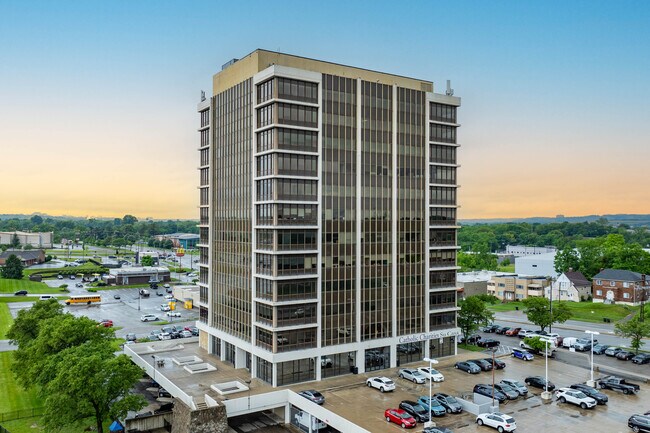 Plus de détails pour 7162 Reading Rd, Cincinnati, OH - Bureau à vendre