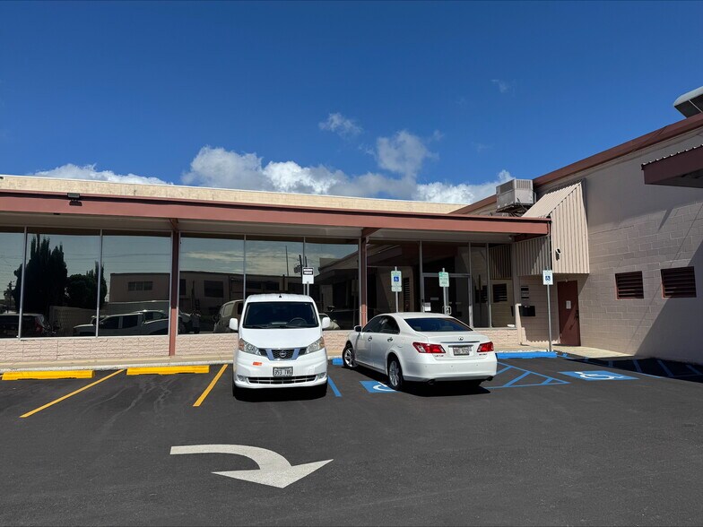 721 Waiakamilo Rd, Honolulu, HI à louer - Photo de l’immeuble – Image 1 sur 1