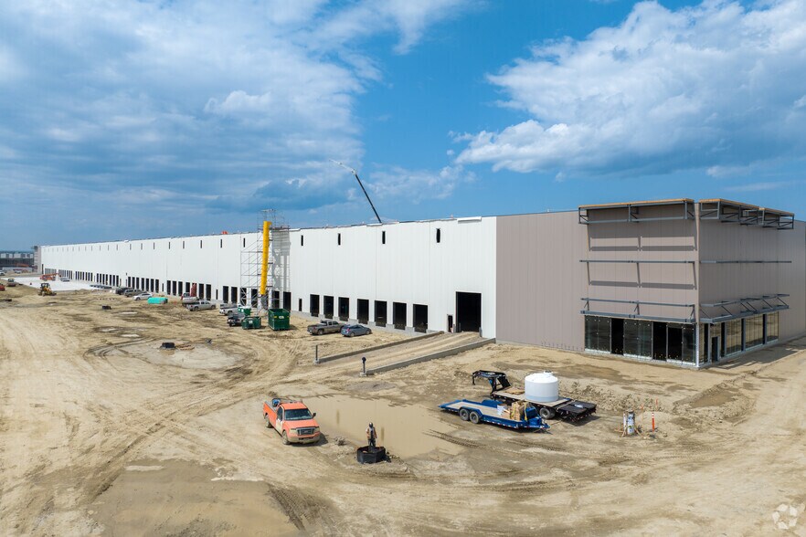 260184 Nose Creek Blvd, Rocky View No 44, AB à louer - Photo de l’immeuble – Image 1 sur 6