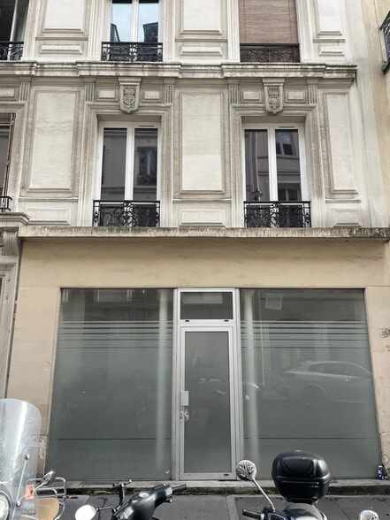 Local commercial dans Paris à louer - Photo de l’immeuble – Image 1 sur 9