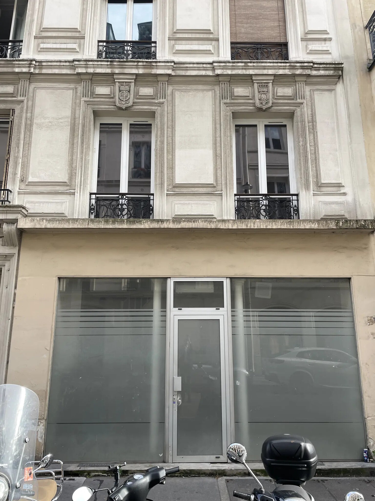 Local commercial dans Paris à louer Photo de l’immeuble– Image 1 sur 10