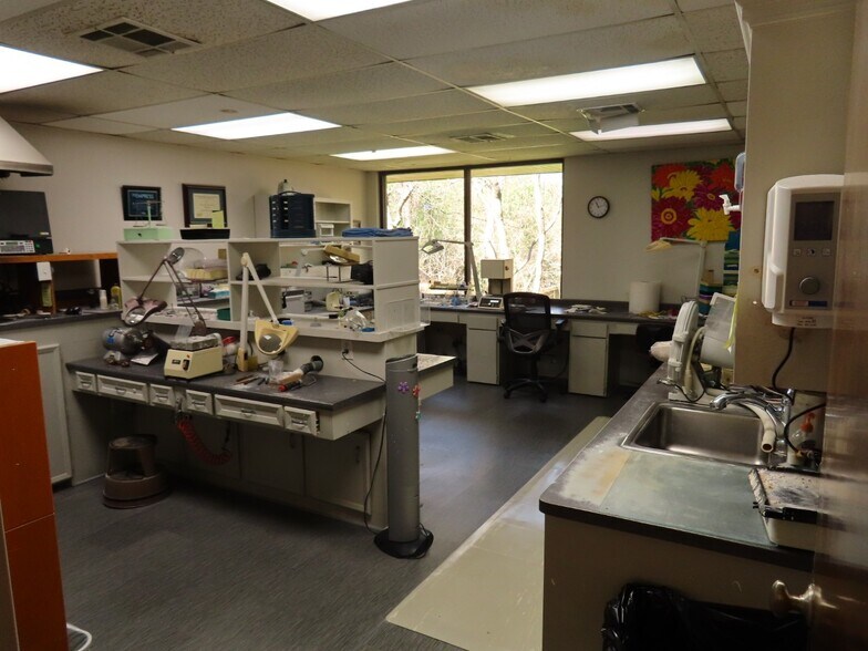 13303 Champion Forest Dr, Houston, TX à vendre - Photo de l’immeuble – Image 3 sur 3