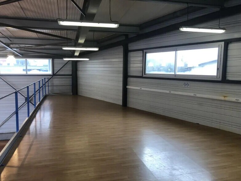 Local d’activités dans Yvrac à louer - Photo de l’immeuble – Image 3 sur 5