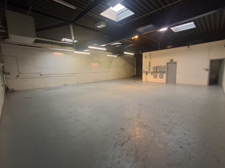 7-11 Kelvin Sq, Livingston à louer - Photo de l’immeuble – Image 3 sur 8
