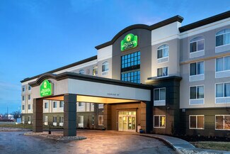 Plus de détails pour 1201 Avenue H, Carter Lake, IA - Hôtellerie à vendre