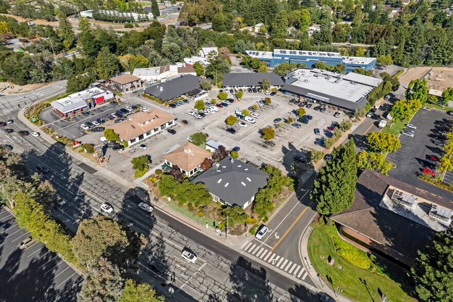 14 Victor Sq, Scotts Valley, CA à louer - Photo de l’immeuble – Image 1 sur 17