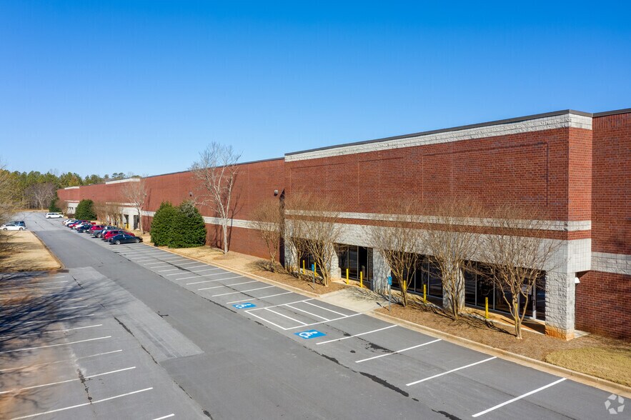 665 Raco Dr, Lawrenceville, GA à louer - Photo principale – Image 1 sur 5