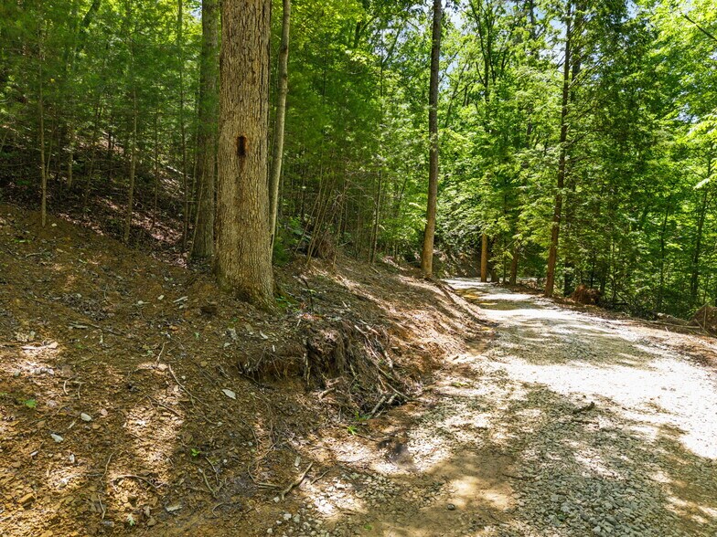 181 High Ridge Rd, Campton, KY à vendre - Photo de l’immeuble – Image 3 sur 6
