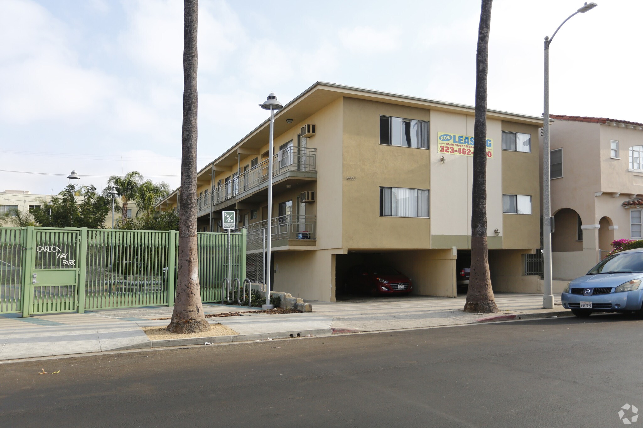 5923 Carlton Way, Los Angeles, CA à vendre Photo principale– Image 1 sur 8